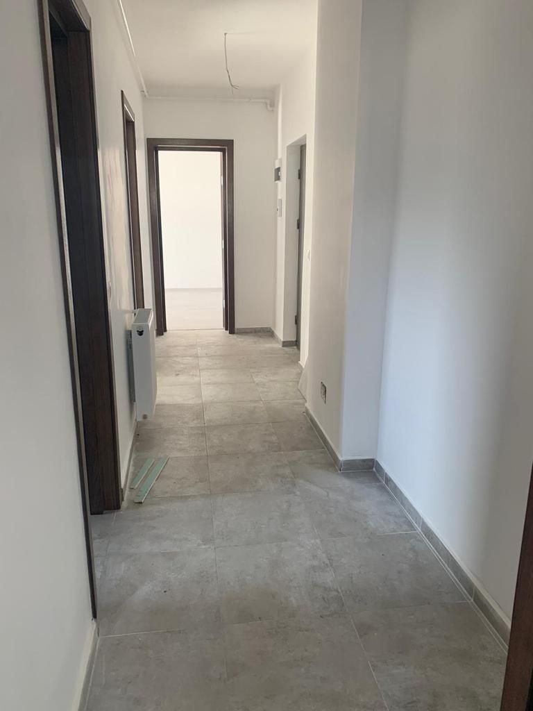 Apartamnet zona Coresi 2 camere( investitie ca si spatiu)