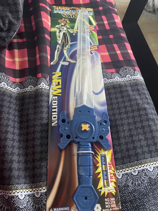 Jucarie sabie cu luminite si baterii noua (2+1 gratis)