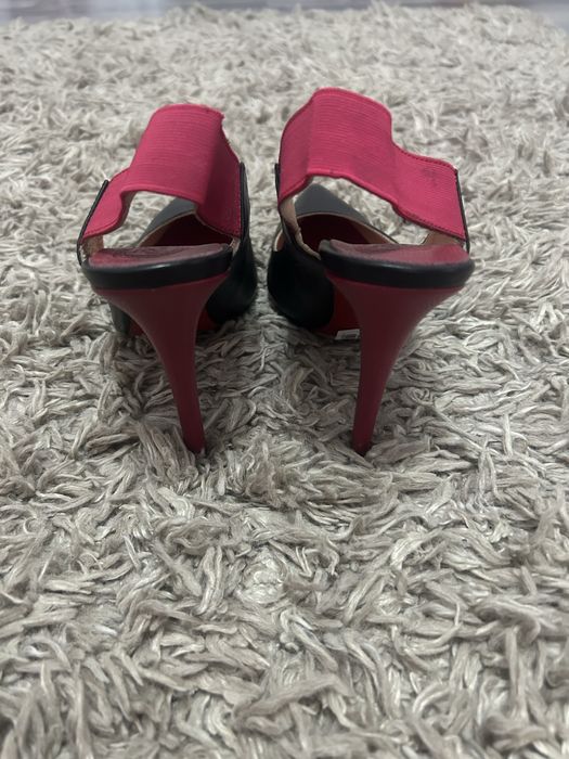 Vand pantofi noi din piele marimea 40