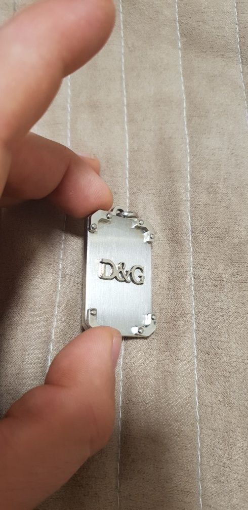 Медальон  D&G  и подарък