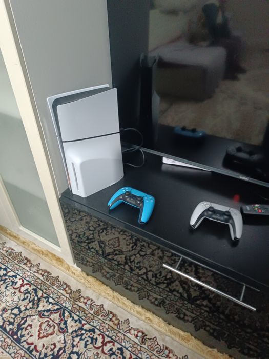 Продам Плейстейшн 5 с дисководом