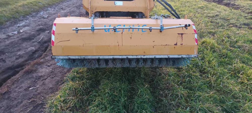 Perie rotativa cu cupa pentru MiniIncarcator Bobcat 400 kg an 2004