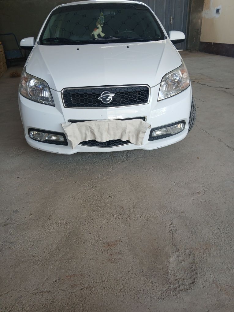 Nexia r3 sotiladi