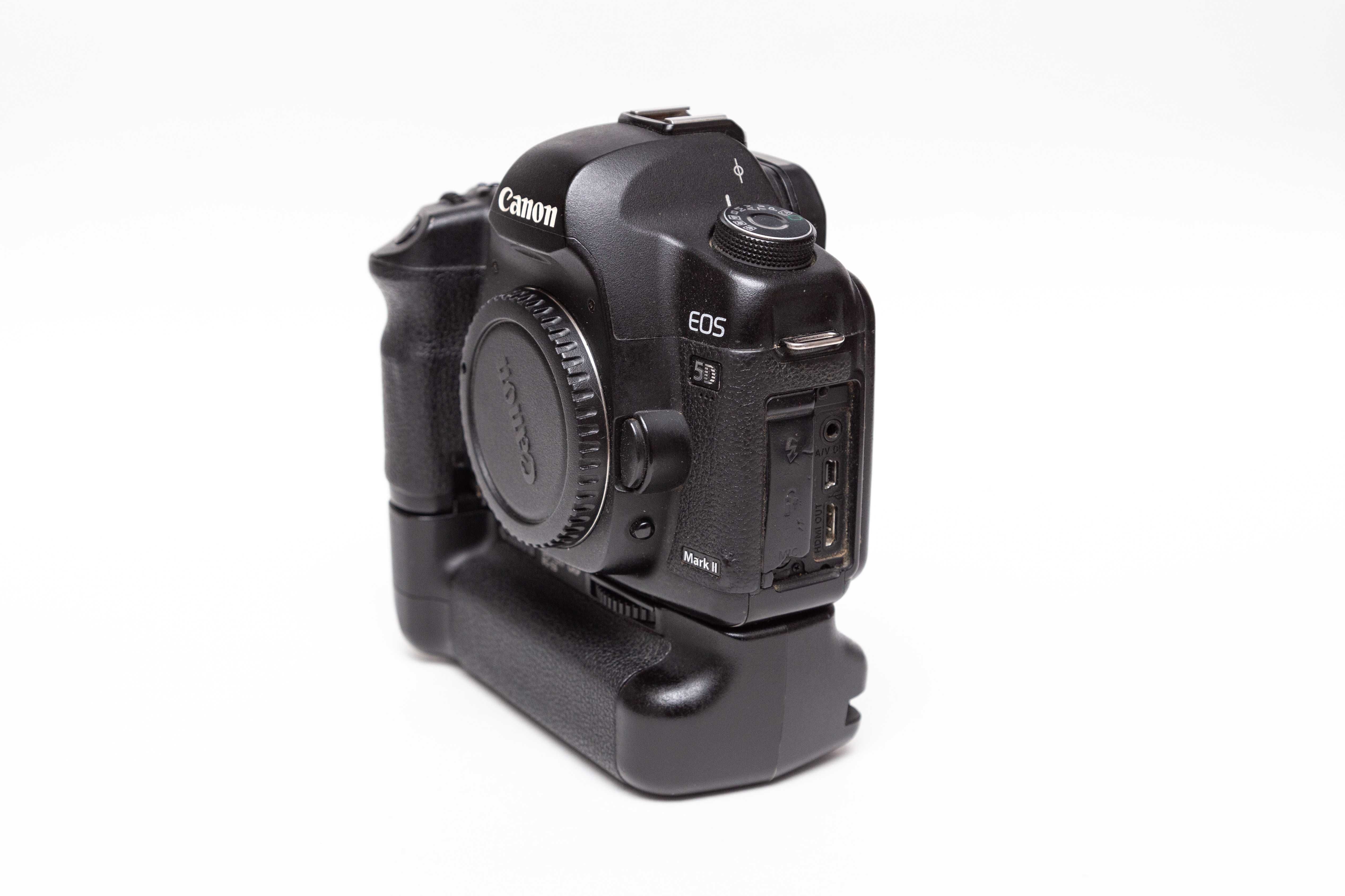 Canon 5D Mark II почти полная комплектация . + объектив 50 мм f 1.8