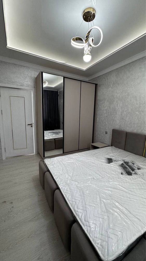 Срочно сотилади квартира 2 хона 90 м2
