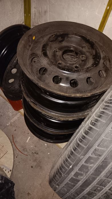 Стоманени джанти 5х114.3 15" заедно с тасовете