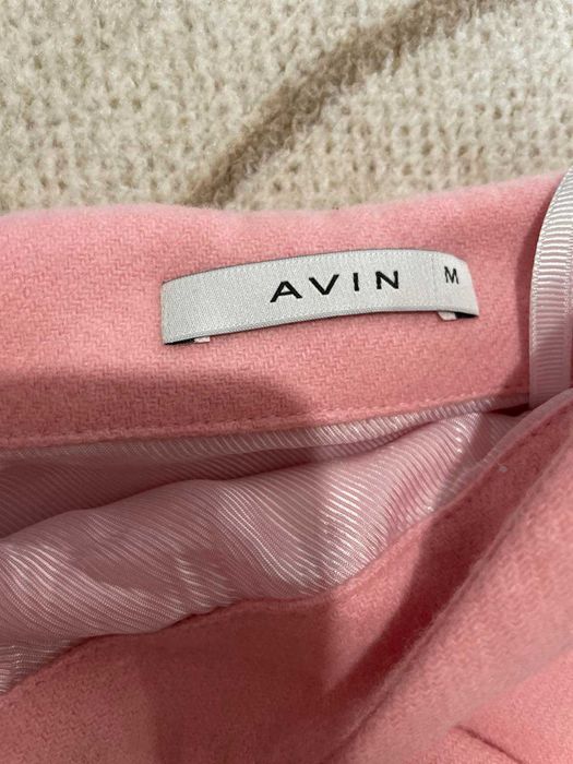 Къса пола Avin, М