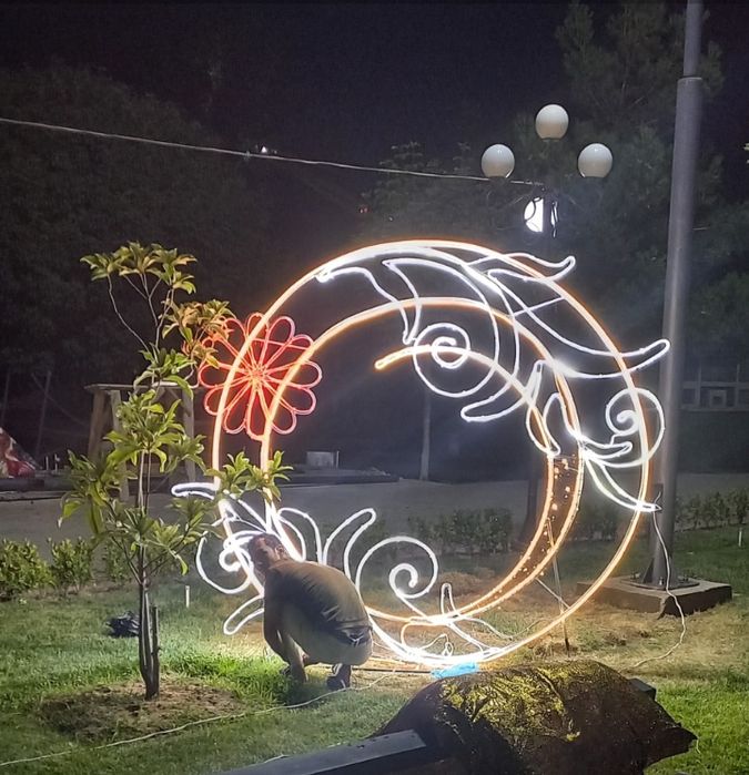 Новогодний олень скульптура