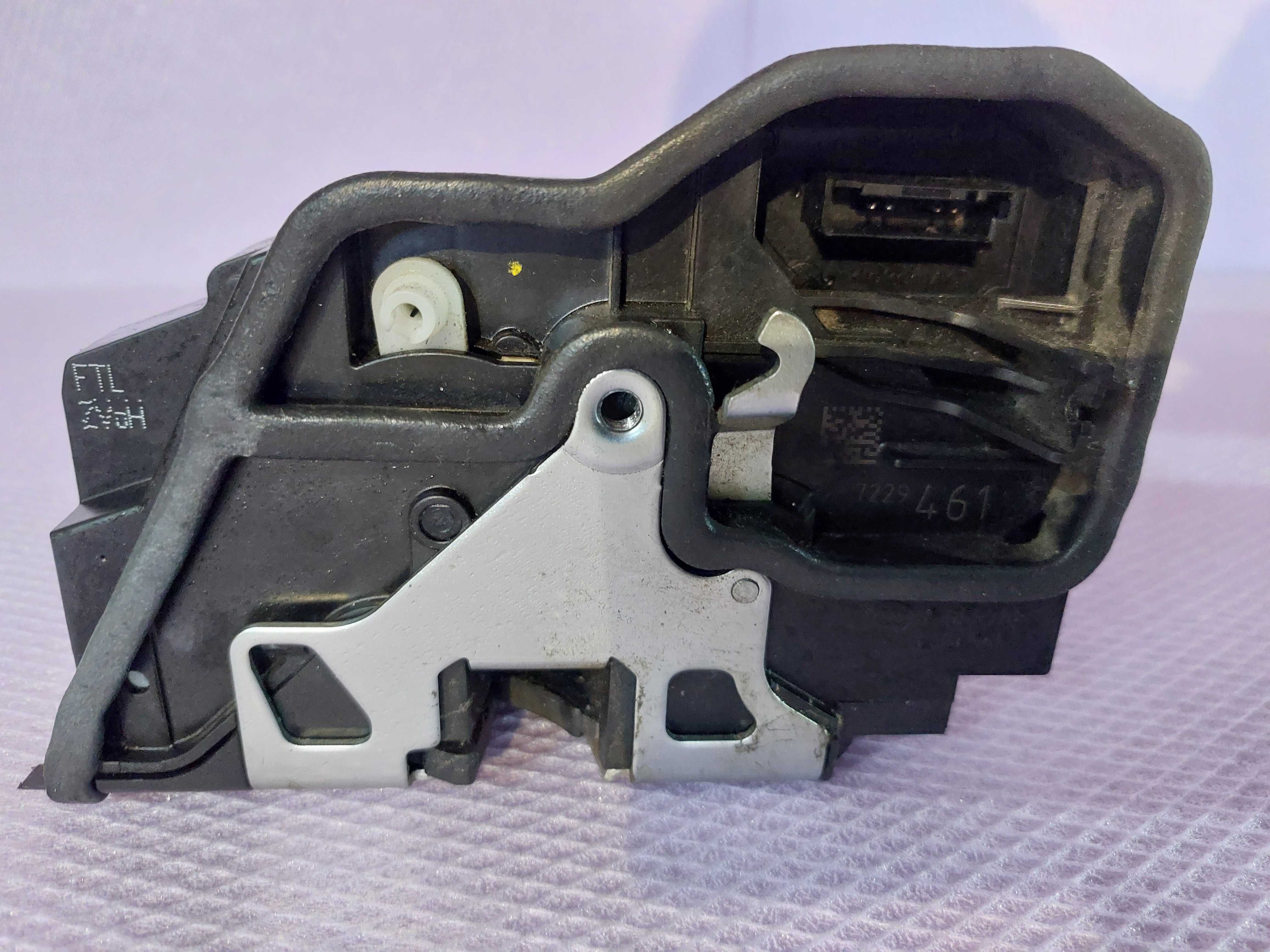 Broasca usa stanga fata sofer BMW E81 E87 F01 F10 F20 F30 Cod 7229461