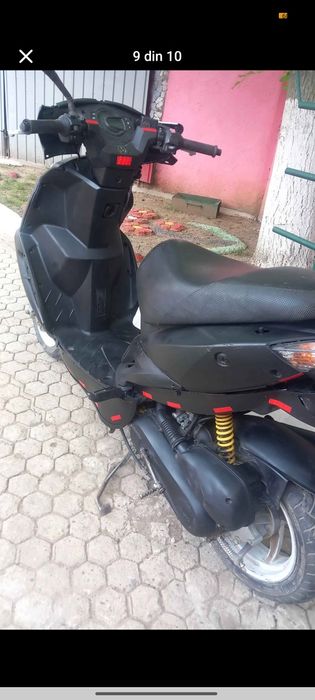 Vănd scuter ăn stare foarte bună