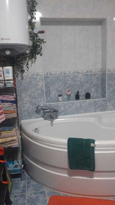 Собственик продава имот в село Радево с 2 самостоятелни къщи и басейн