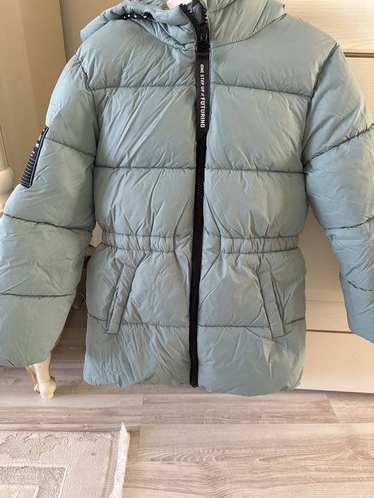 Продам новую детскую куртку