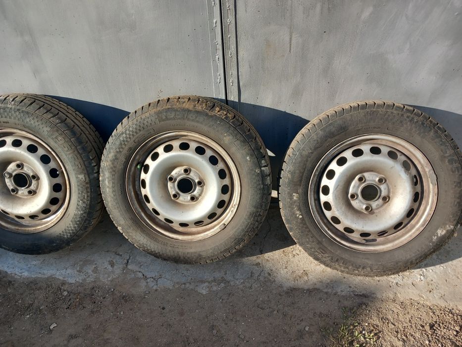 Vând set 4 cauciucuri iarna