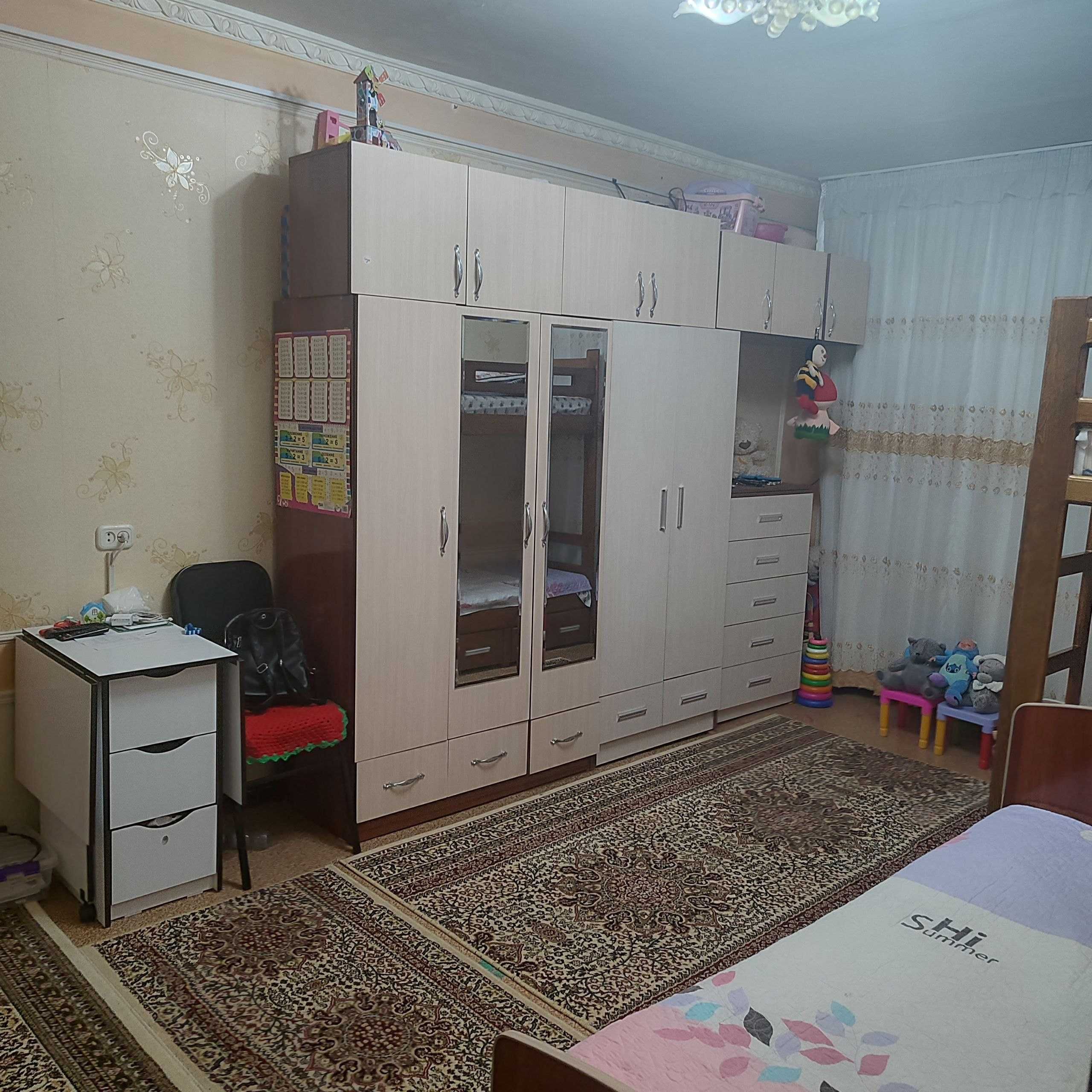 4 хонали квартира сотилади.