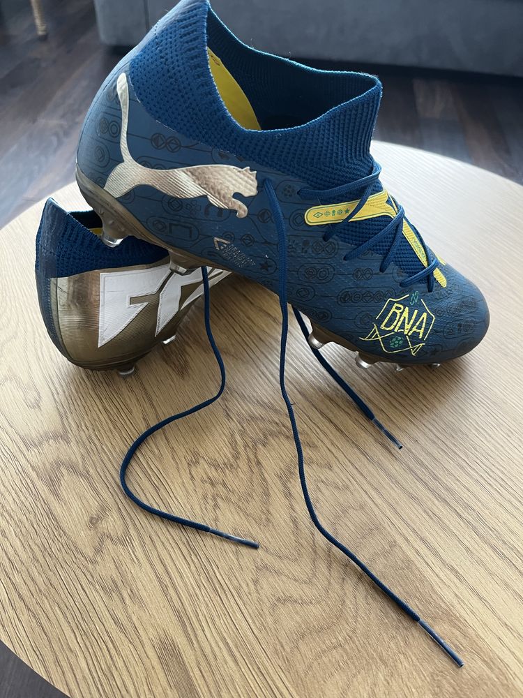 Adidasi fotbal marimea 41