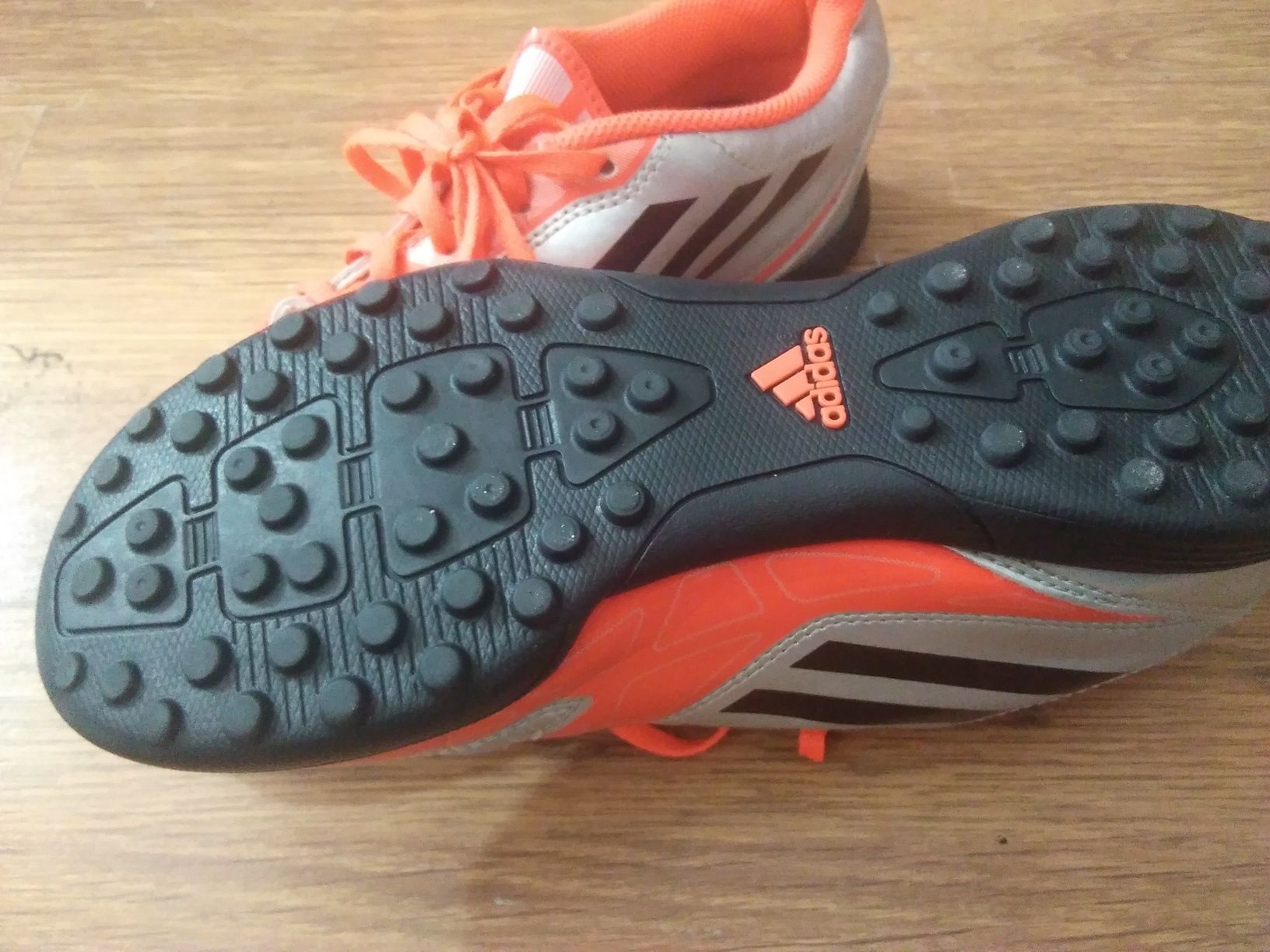 Футболни обувки Adidas F30 Ном. 44 2/3  и  стоножки Ном. 36 2/3