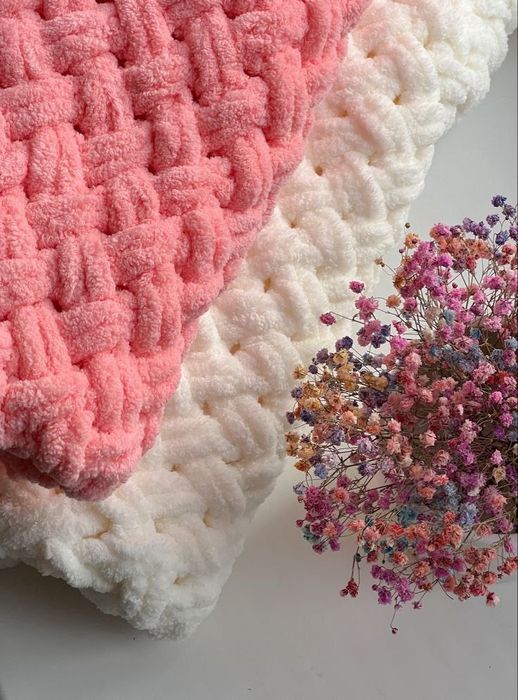 Bolalar va kattalar uchun har xil olchamdagi pledlar