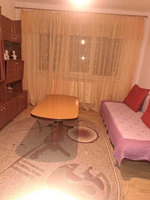 Vând apartament parțial mobilat în Hunedoara