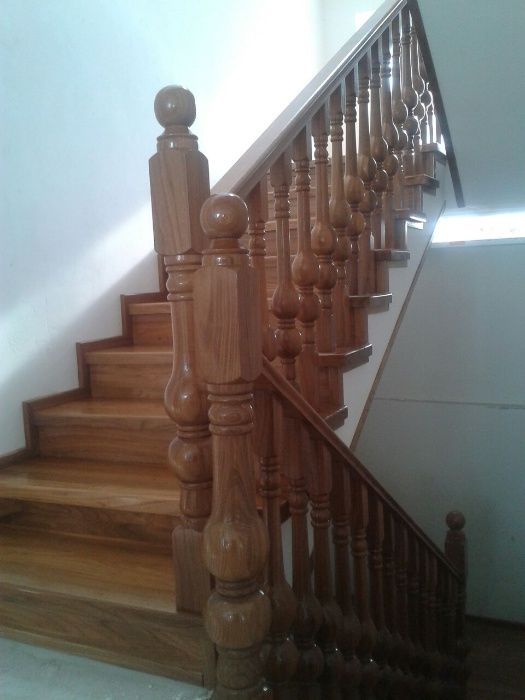 Изготовление и монтаж лестницы из дуба, карагача, сосны или лиственниц