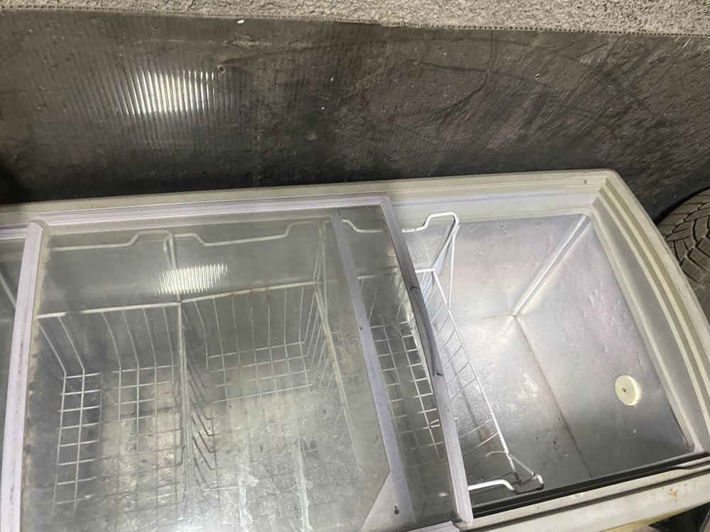 Продам морозильник в среднем состоянии.