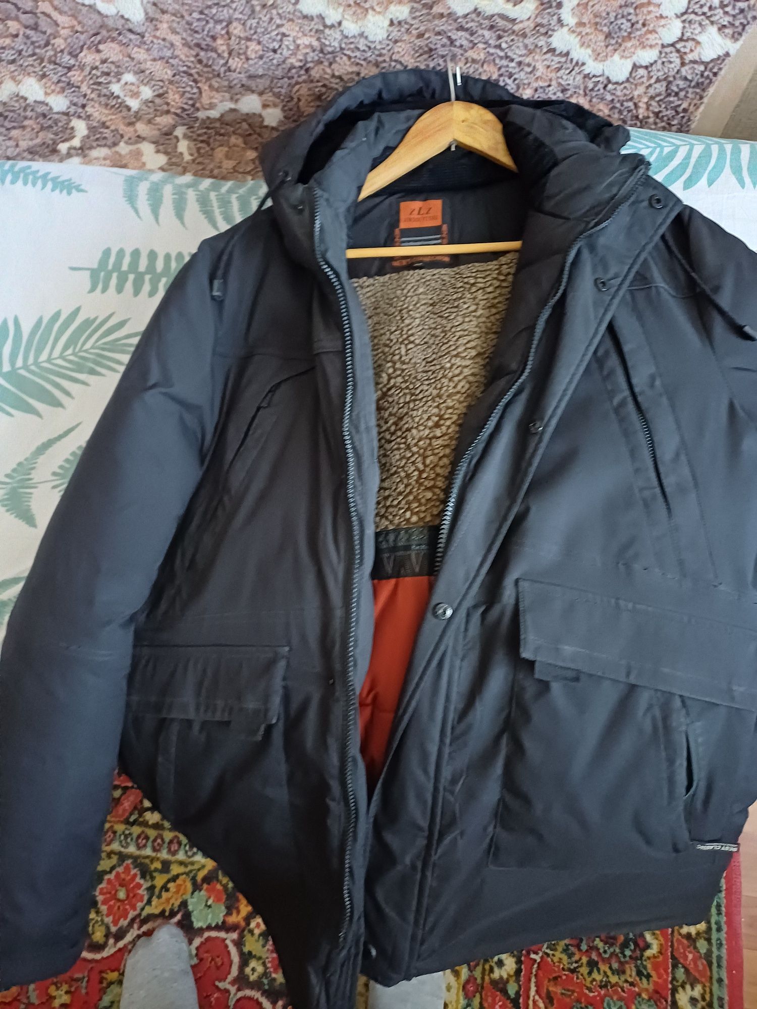 Продам зимнюю куртку