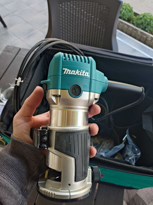 Електрическа челна фреза Makita RT0702CX2 710 W,