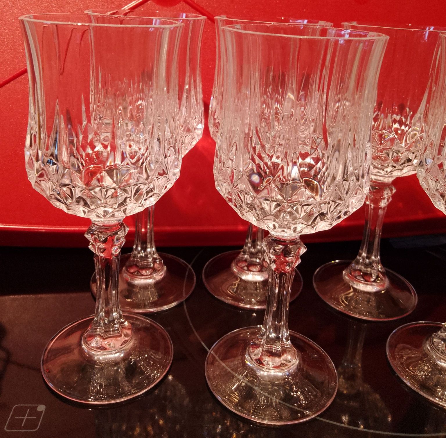 Два комплекта кристални чаши от 4 и 6 броя