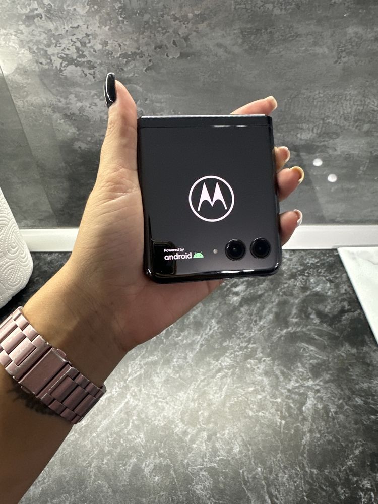 Смартфон Motorola Razr 40