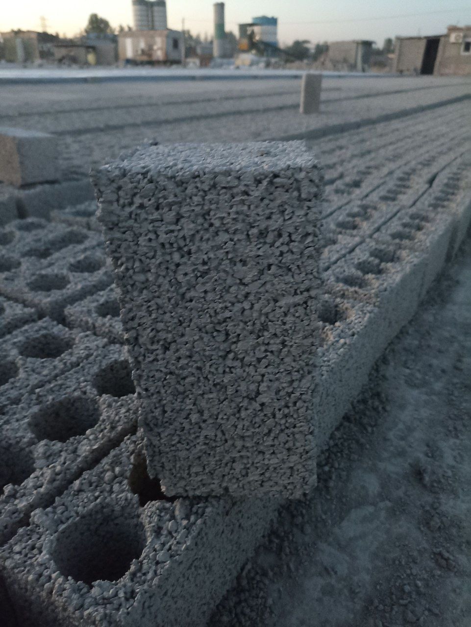 Сифатли Шлакаблок доставка килиб берамиз.