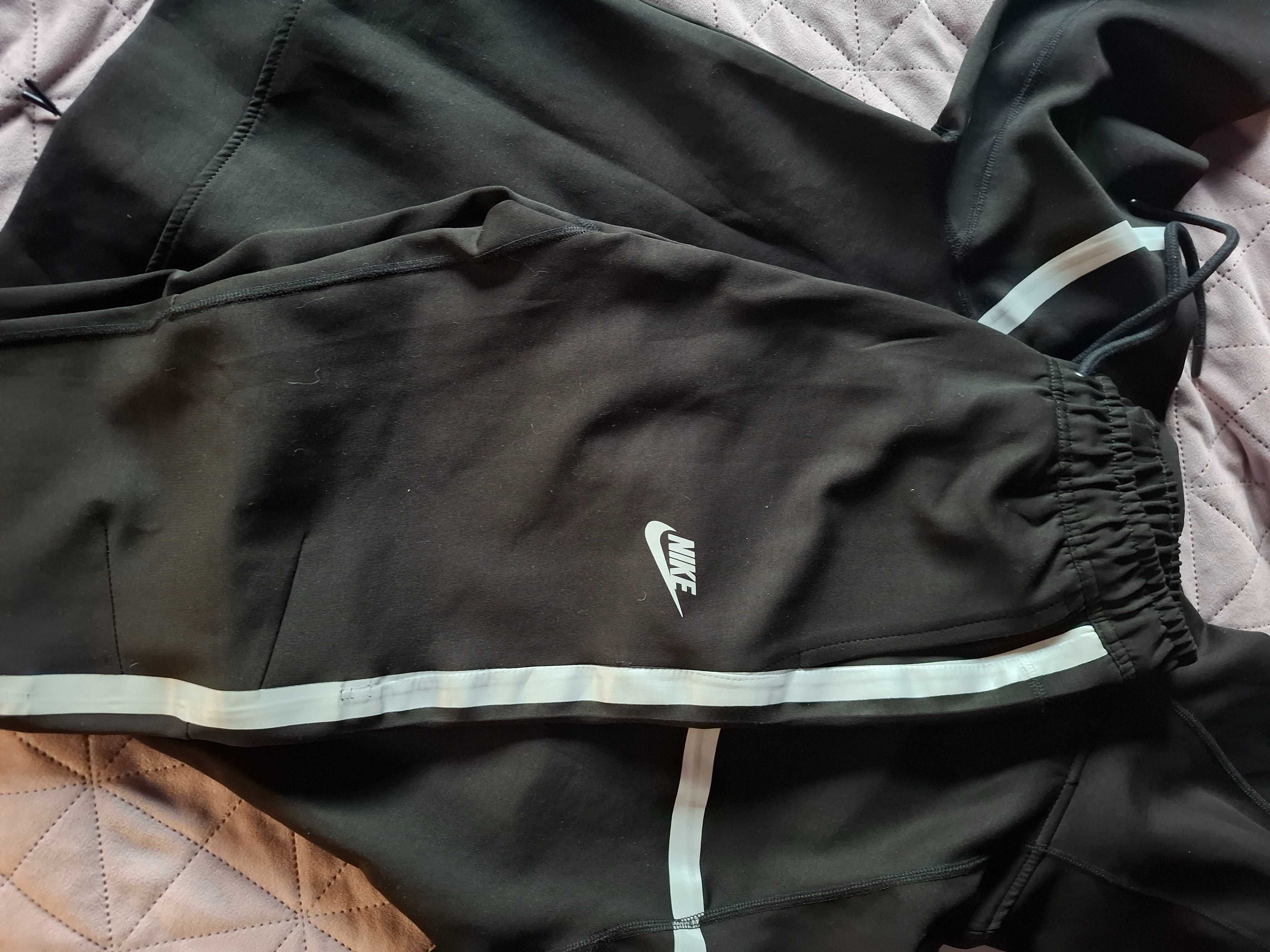 ЧИСТО НОВ Nike Tech Fleece Reflective РАЗМЕР М