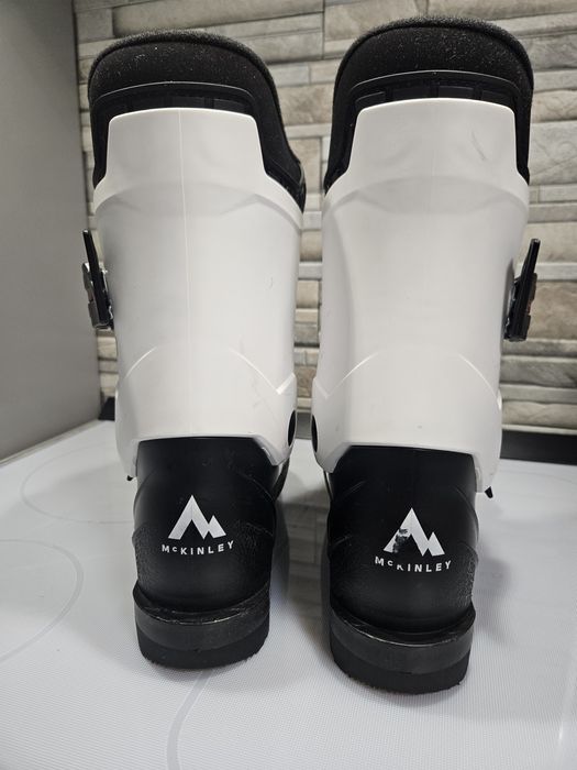 Clăpari aproape noi 37 23.5