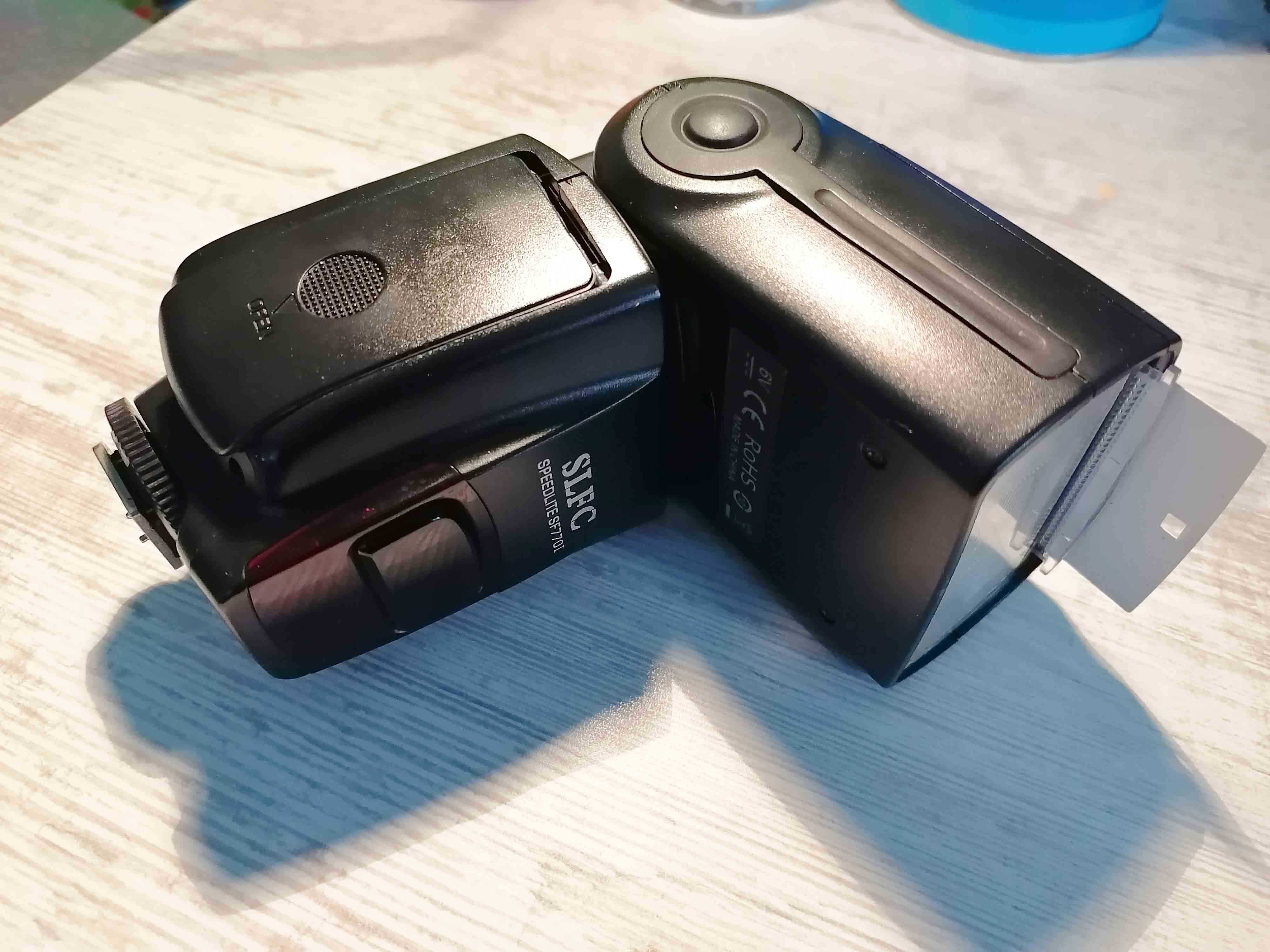 Продавам универсална фотосветкавица -SF 770 I