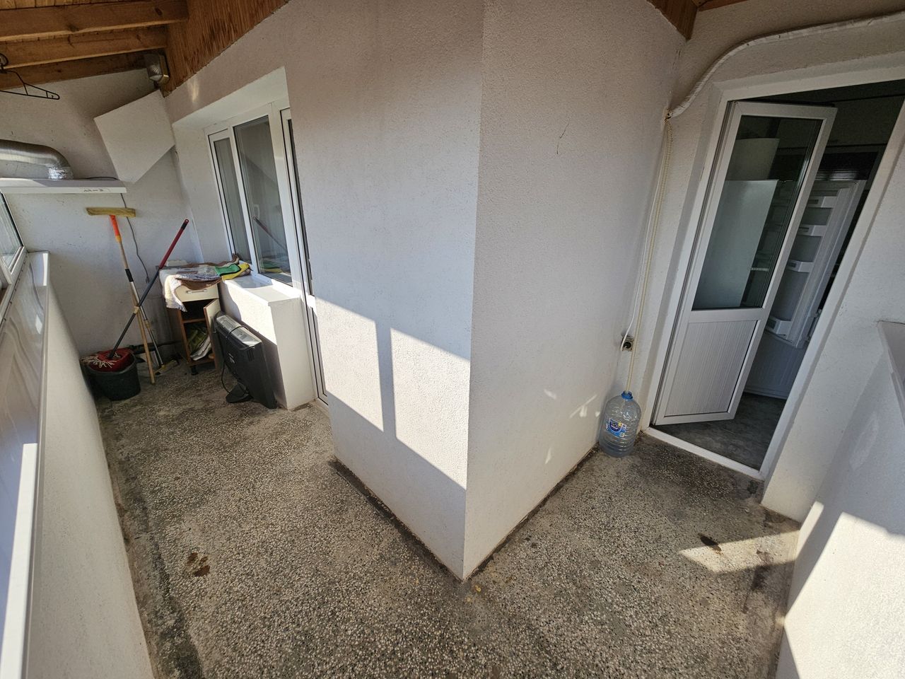 Продава се Тристаен апартамент в Омуртаг - 73 кв.м за 664 €/кв.м - Снимка #2