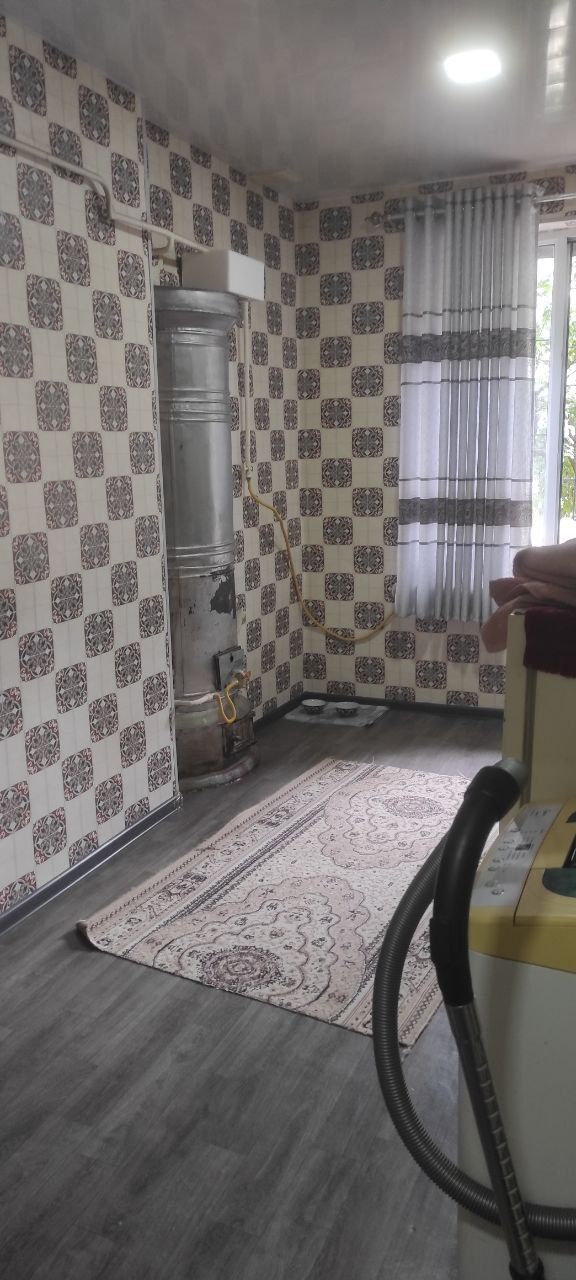 1 хонали шароити билан Чирчик марказида