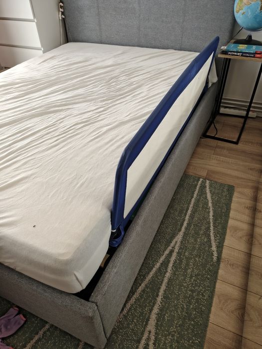 Pat rabatabil tapițat 140x200 cu saltea inclusa, din stofa