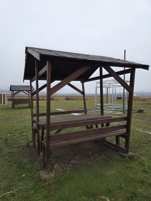 Vând 4 foișoare din lemn