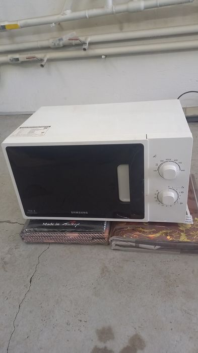 Микроволновка Самсунг в идеальном состоянии