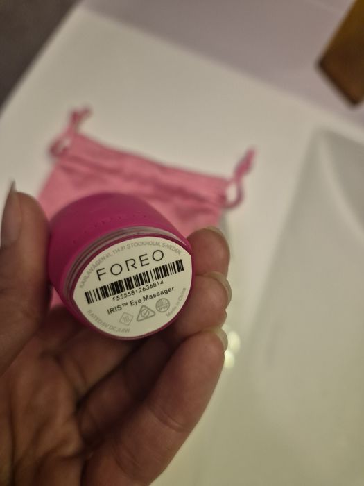 Foreo масажор за околоочната зона, нов