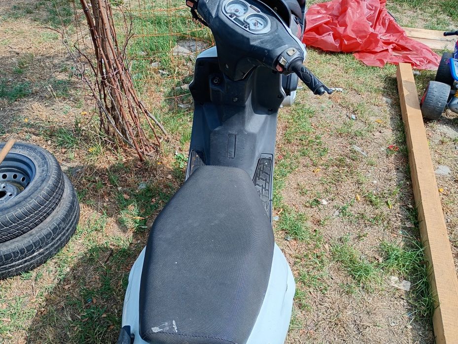 Vând scuter în stare bună