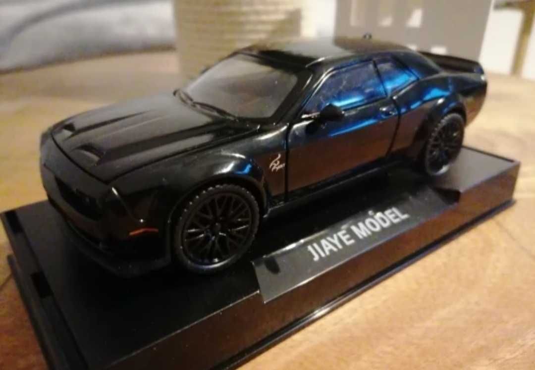 Кола играчка Dodge Challenger Hellcat