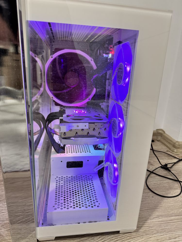 PC Gaming 7900XTX 24GB Ryzen 7 9800X3D