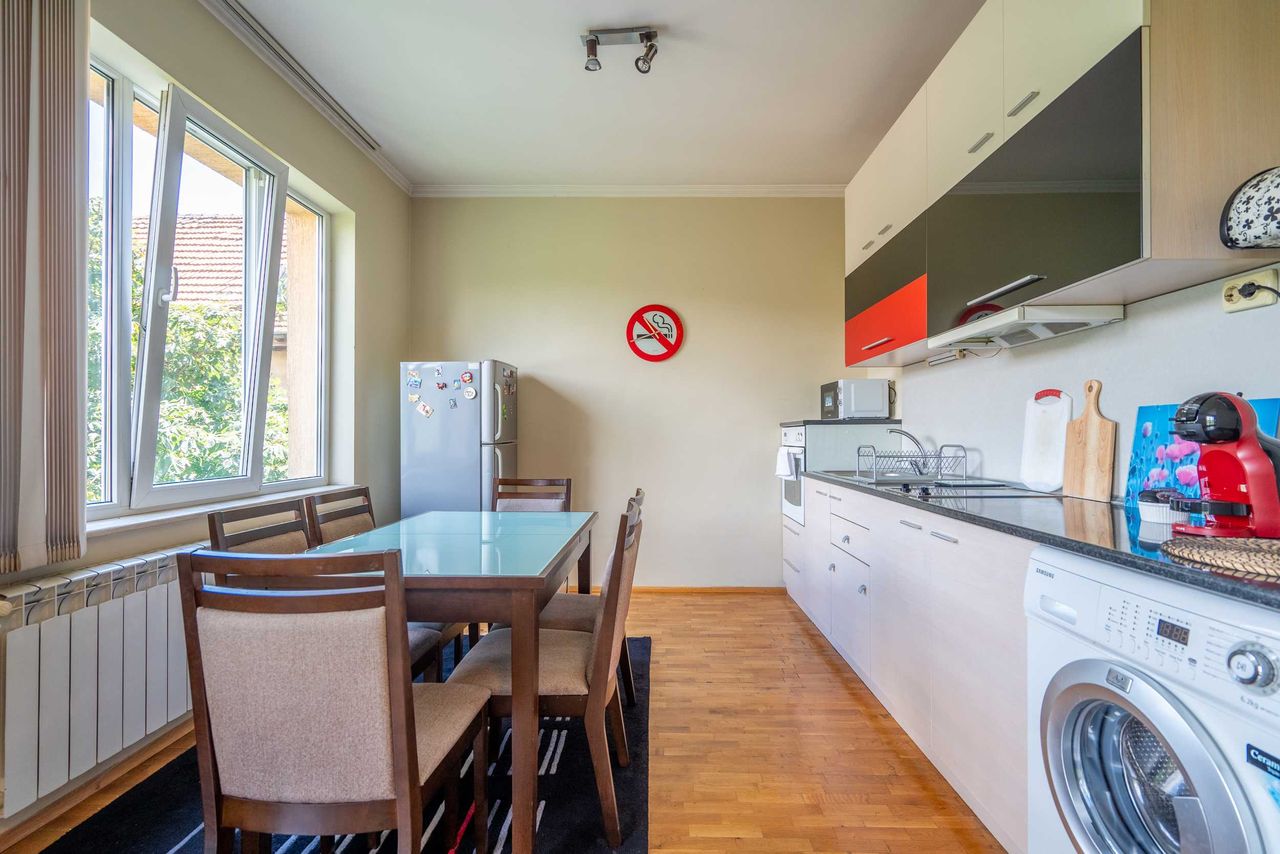 Дава се под наем Тристаен апартамент в София, Сердика - 90 кв.м за 830 € - Снимка #2