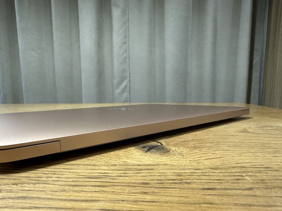 MacBook Air 13” 2019 gold