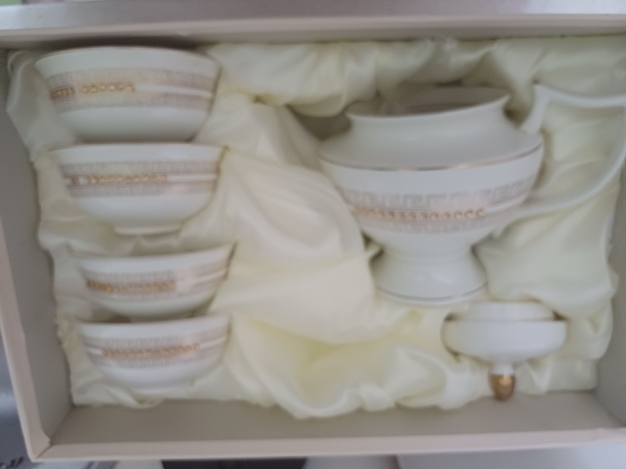 Продам сервиз, 5 кесешки и чайник