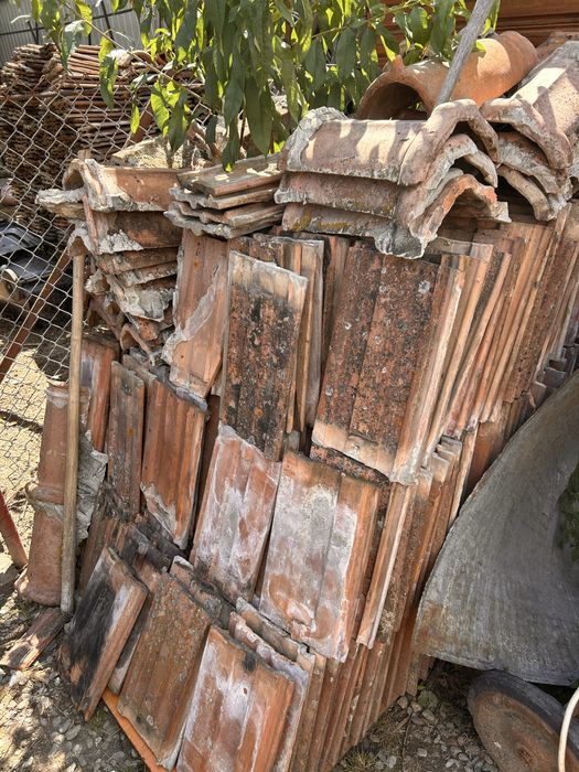 Vand tigla ceramica in jur la 4000 de bucati