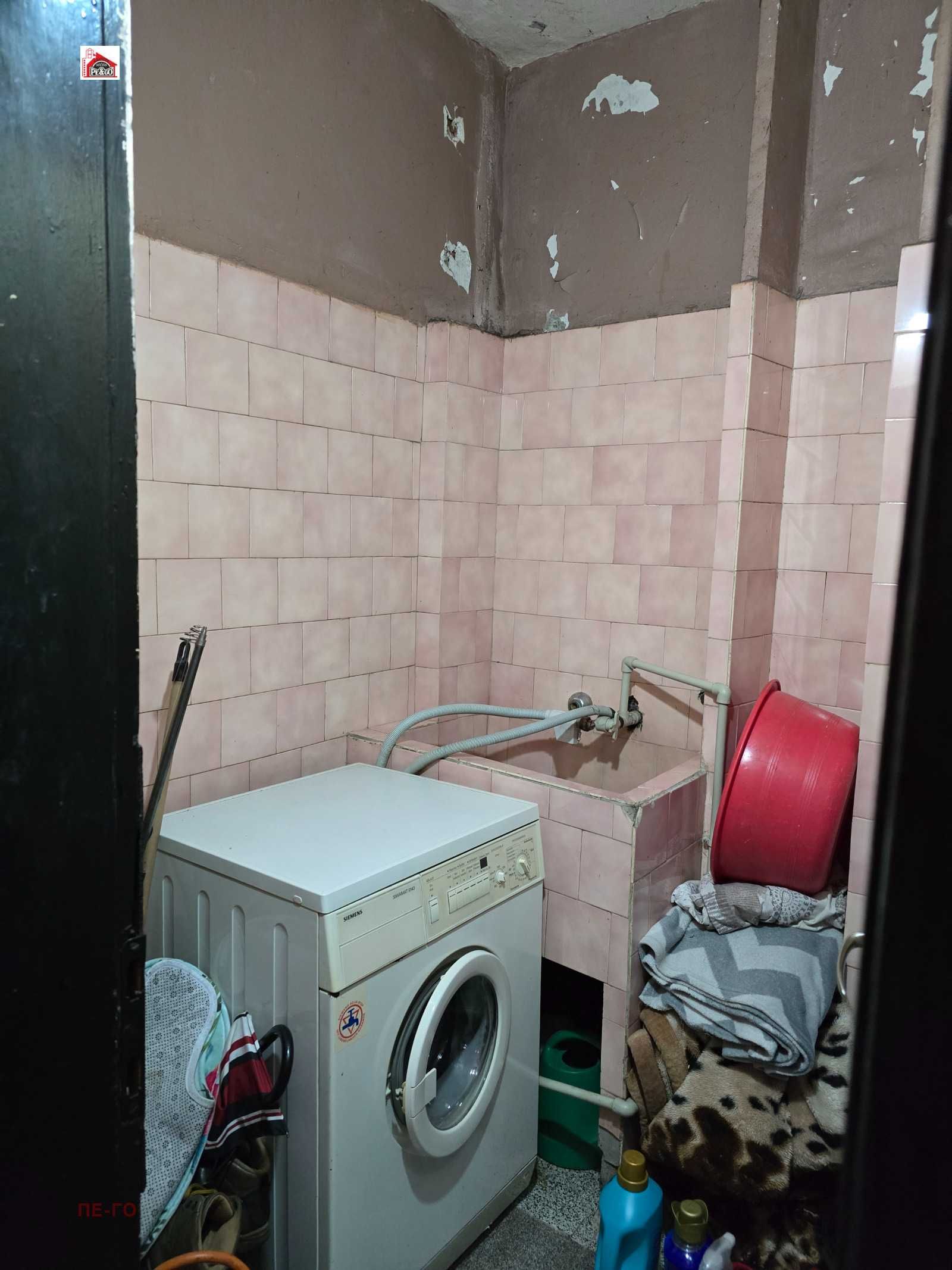 Продава се тристаен апартамент – кв. Запад, гр. Пазарджик