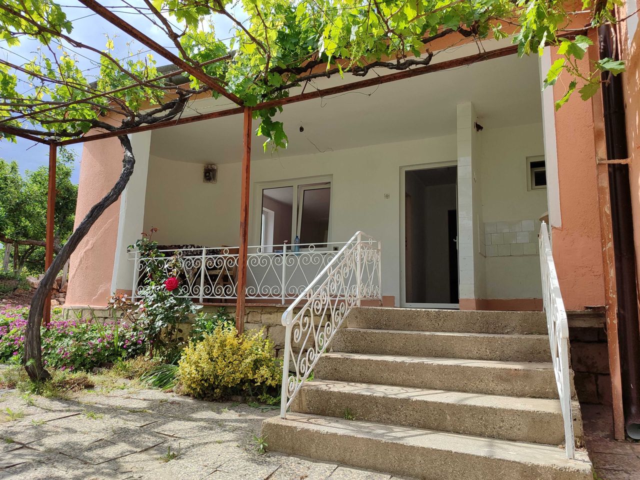 Продава се Къща в с. Владимирово, Област Добрич - 100 кв.м за 383 €/кв.м - Снимка #1