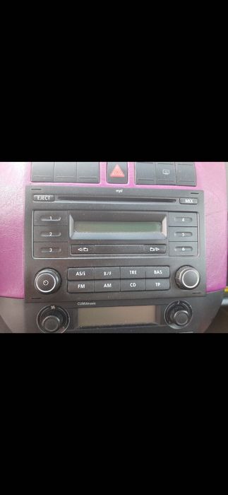 Предлагам оригинално радио за Фолксваген поло.