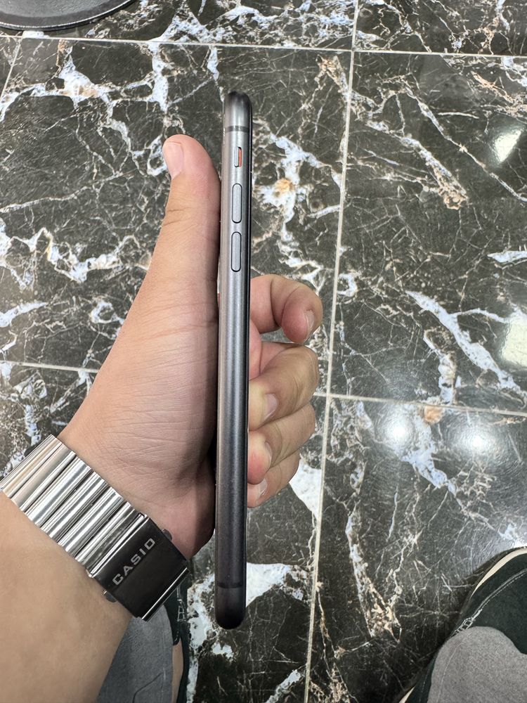 iPhone 11 yengi 300$