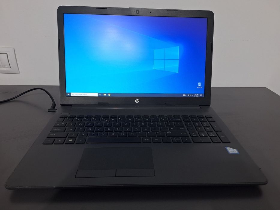Laptop HP I3-7020 CPU 2,3GHz 8GB RAM